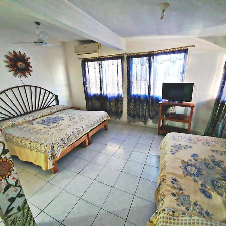Hotel Amueblados Gaby Сиуатанехо Экстерьер фото