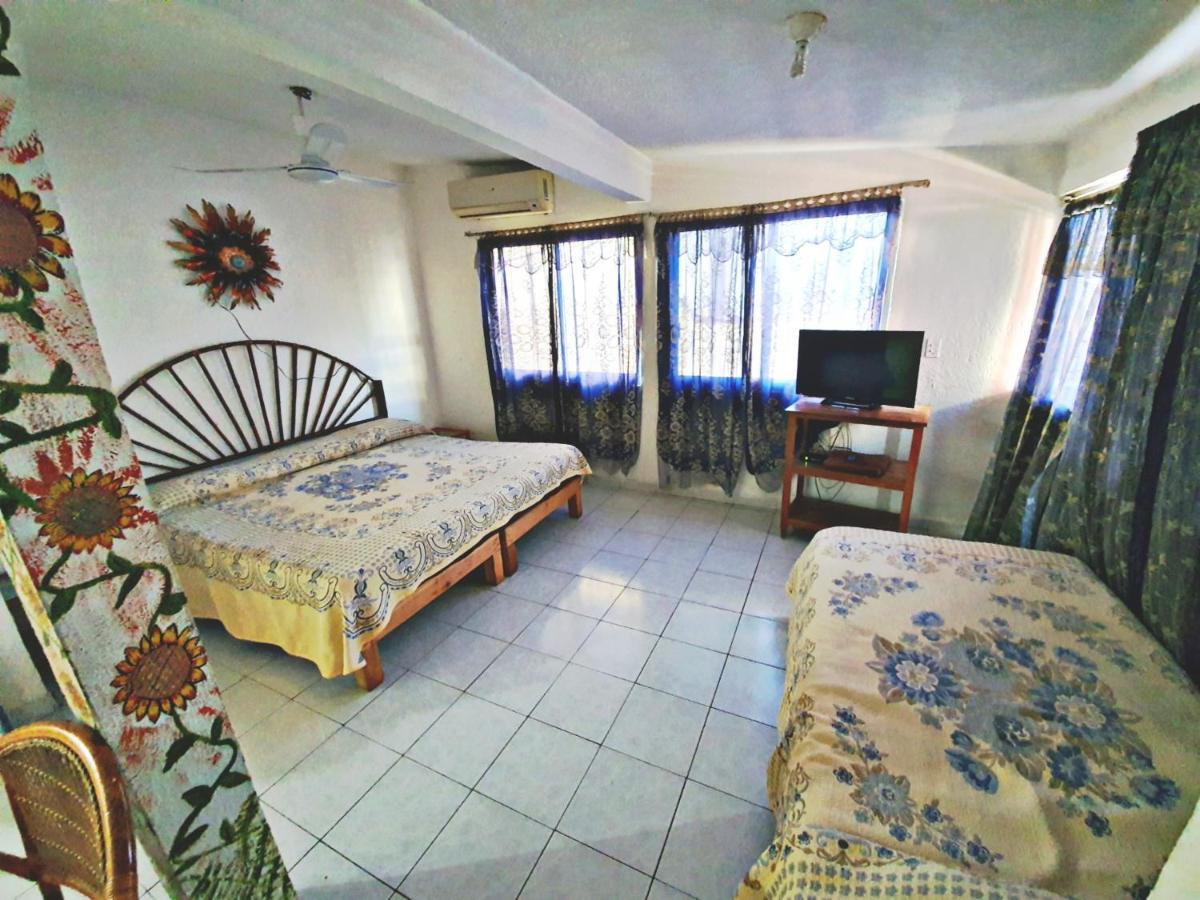 Hotel Amueblados Gaby Сиуатанехо Экстерьер фото